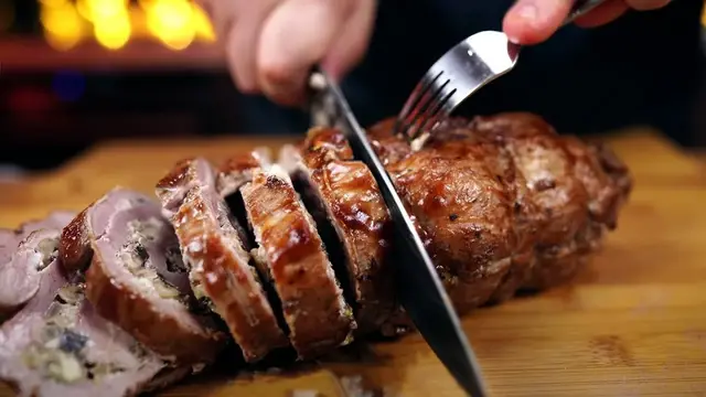 Свинина с грибами и грецкими орехами
