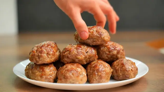 Вкусные котлеты в духовке