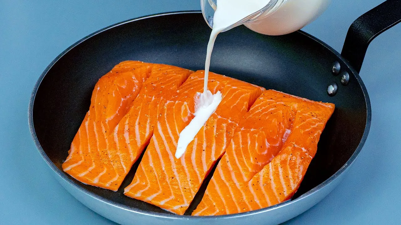 Вкусный лосось на сковороде