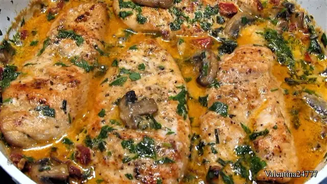 Куриная грудка с грибами в сливочном соусе
