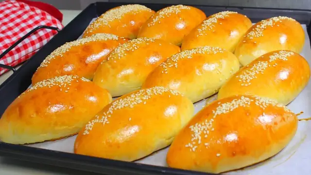 Пуховые пирожки с яблоками