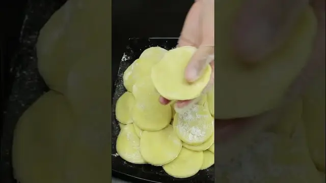 Вкусные вареники с клубникой