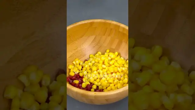 Праздничный салат с колбасой и морковью по-корейски