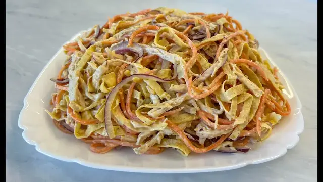 Новый, поразительно вкусный салат с курицей 