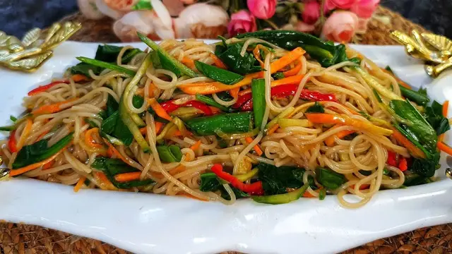 Праздничный салат с лапшой