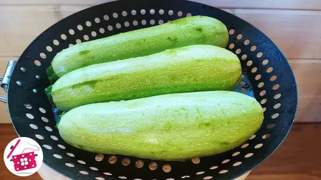Рулетики из кабачков и фарша