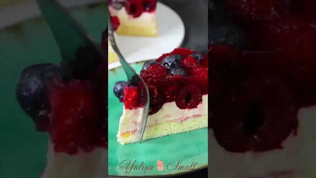 Пирог с ягодами и заварным кремом