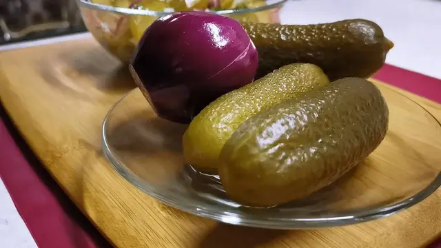 Закуска из соленых огурцов