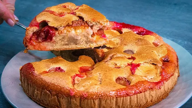 Сливовый пирог с корицей