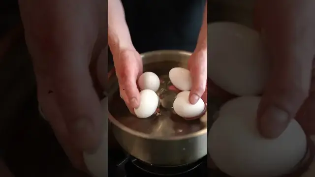 Новогодняя закуска с фаршем и яйцами