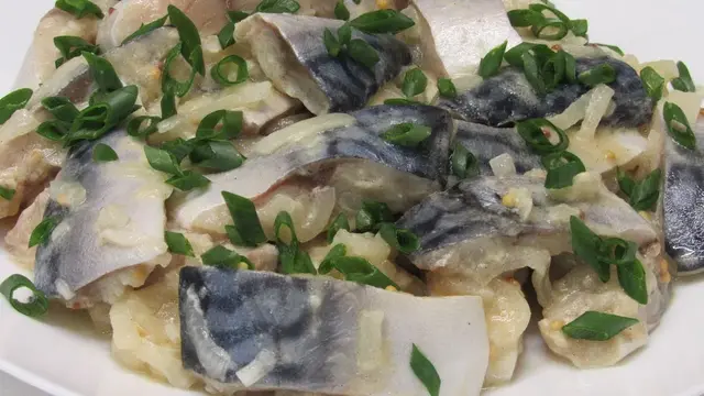 Маринованная скумбрия на праздничный стол