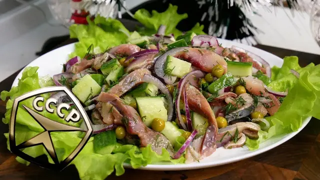 Закусочный салат из селёдки 
