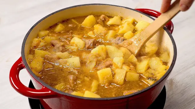 Тушёная картошка с мясом