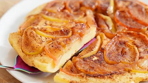 Десерт с яблоками на сковородке