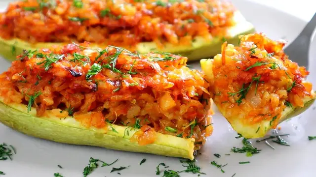 Фаршированные кабачки с рисом и молодой капустой