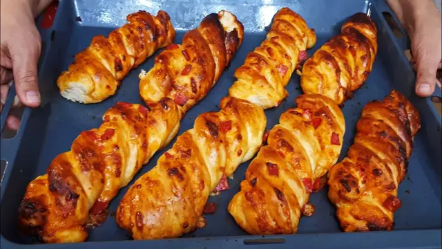 Пирожки с сыром и мясом на кисломолочном тесте