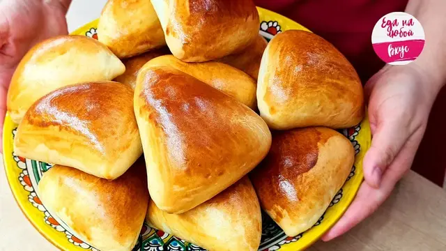 Пуховые пирожки с картошкой и грибами