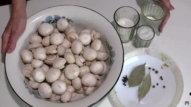 Маринованые шампиньоны по-домашнему
