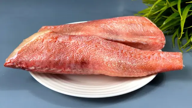 Запеченный морской окунь с цветной капустой