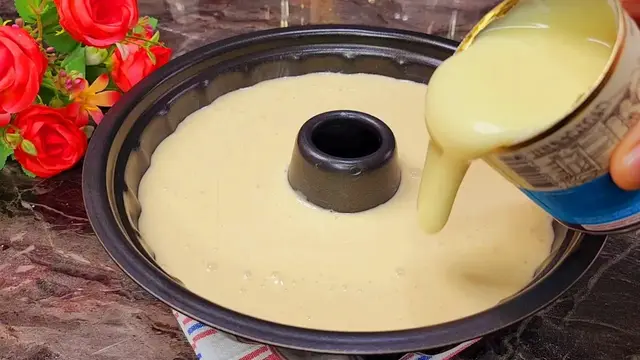 Пирог с сгущенкой