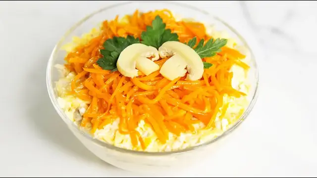 Салат с курицей и грибами