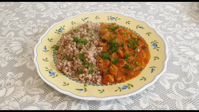 Вкусная гречка с соусом 