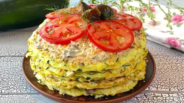 Закусочный кабачковый торт с грибами и сыром
