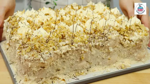 Ореховый торт с меренгой и кремом Шарлотт