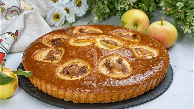 Пышная шарлотка с яблоками в духовке