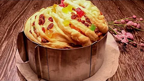 Пышный кулич на Пасху