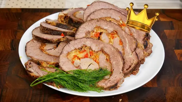 Мясной рулет на новогодний стол