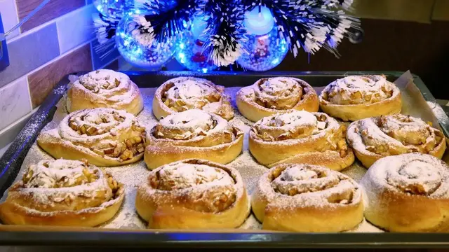 Воздушные булочки с корицей и яблоками 