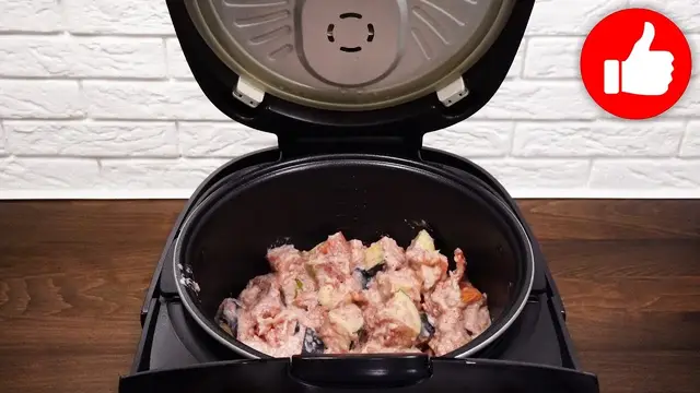 Баклажаны с фаршем в мультиварке