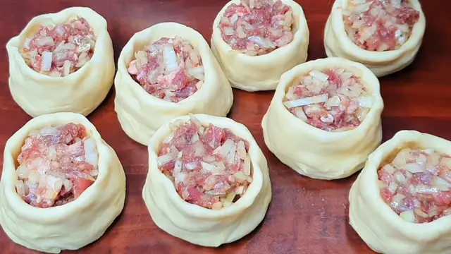 Вкусная слоеная самса