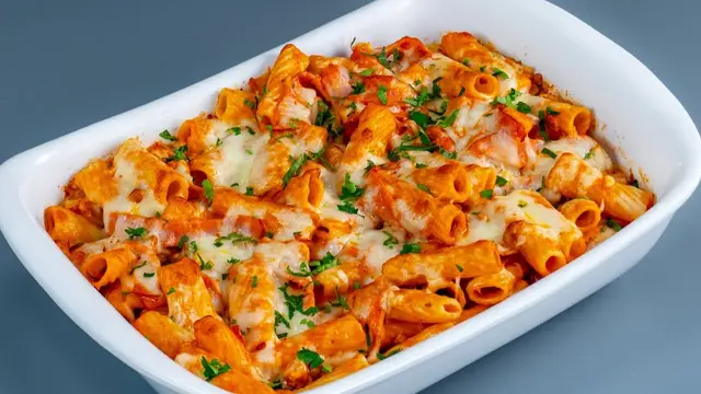 Паста в духовке в сочетании с мясным фаршем и томатом