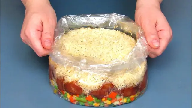 Рис с овощами и курицей в духовке