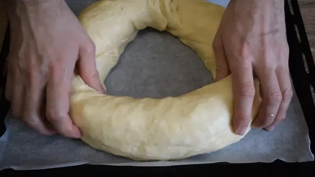 Слоистый пирог с творогом