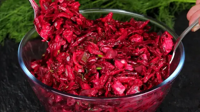 Вкусный витаминный салат со свеклой