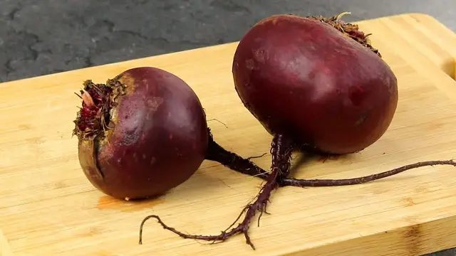 Необыкновенно простой и вкусный салат из обычной свеклы