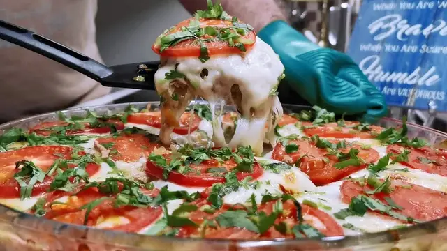 Фарш с овощами в духовке