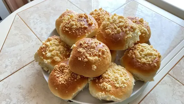Воздушные и сладкие булочки с крошкой