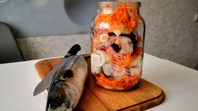 Скумбрия в банке