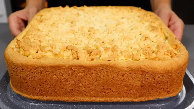 Песочный пирог с творожной начинкой и сочными грушами