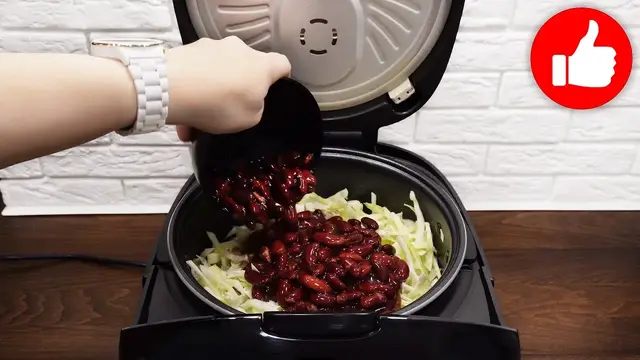 Тушеная капуста с фасолью в мультиварке