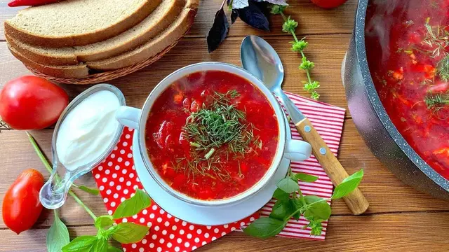 Борщ с квашеной и свежей капустой