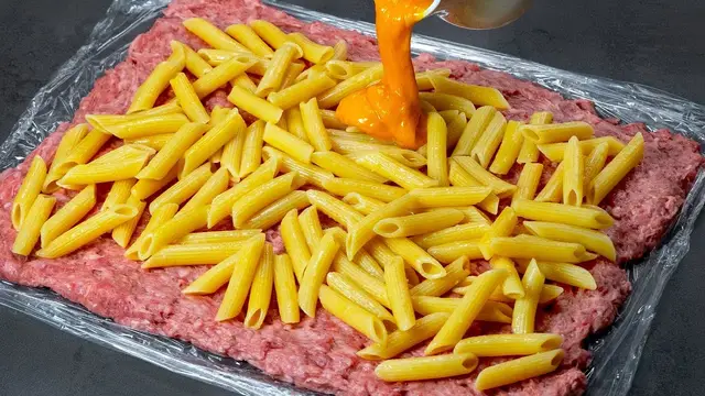 Рулет из мясного фарша с пастой