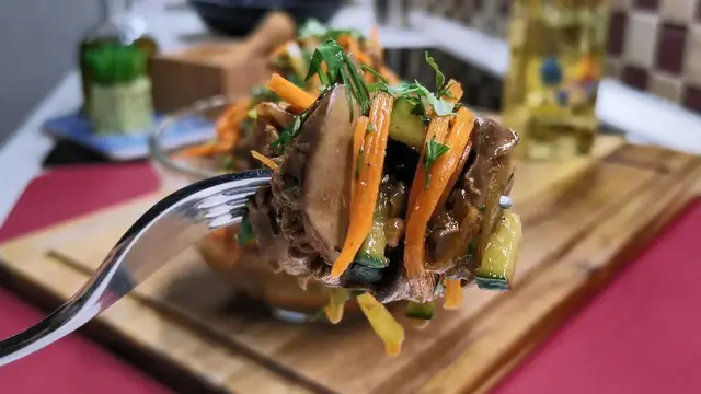 Очень вкусный салат из печени на скорую руку