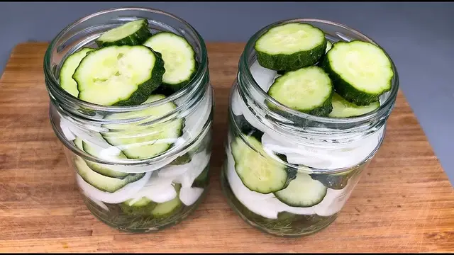 Хрустящие огурчики с луком на зиму