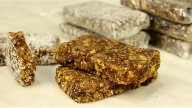 Десертные батончики из фиников, миндаля и мёда
