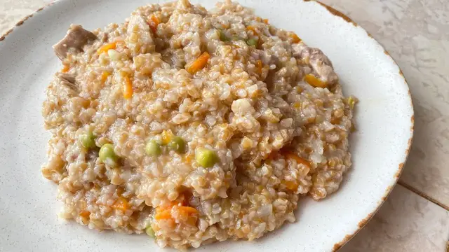 Очень вкусная пшеничная крупа с мясом и с овощами